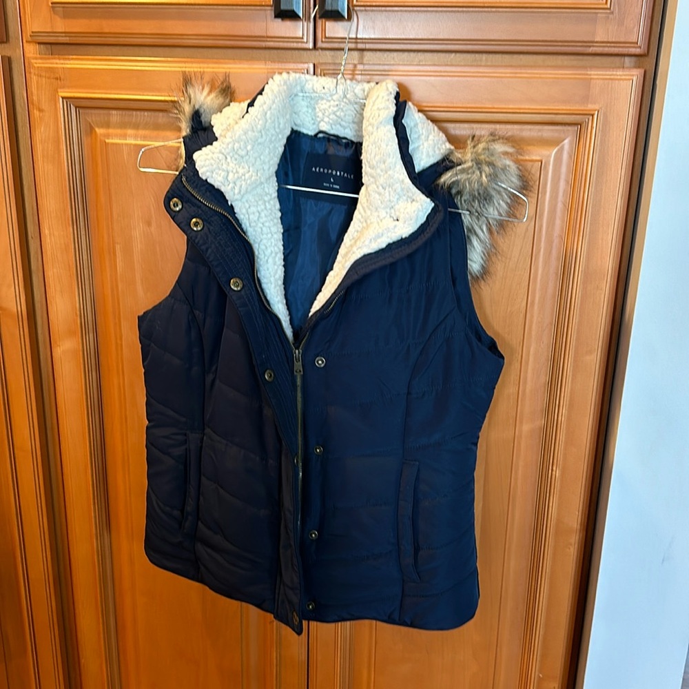 Aeropostale vest size L